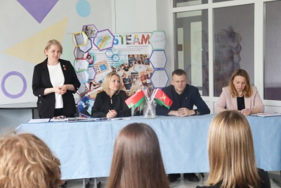 Делегат ВНС Надежда Верховодкина провела встречу с коллективом второй школы Чаус