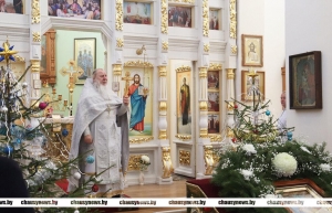 С Рождеством поздравляет жителей Чаусского района протоиерей Николай