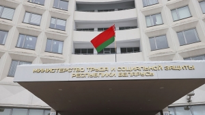 Минтруда: с 1 июля 2025 года социальные выплаты будут перечисляться только на базовый счет