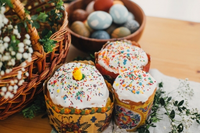 Чаусское райпо предлагает продукцию собственного производства участка общественного питания к предстоящим праздникам Пасхи, Радуницы