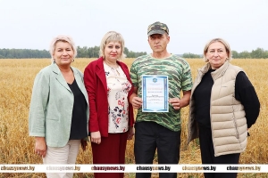 Работники Чаусского УКП &laquo;Жилкомхоз&raquo; получили профсоюзные подарки за помощь аграриям