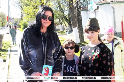 Учащиеся Детской школы искусств и художественных ремёсел креативно поздравили жителей Чаус с 9 мая