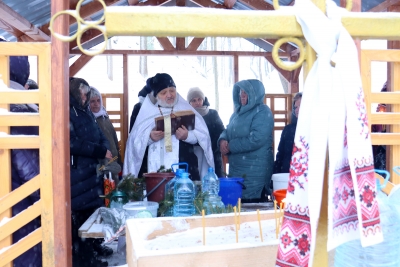 В Крещенский сочельник 18 января на кринице Петра и Павла в агрогородке Каменка Чаусского района состоялось освящение воды