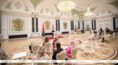 Едины в стремлении сделать страну лучше. Лукашенко в преддверии 8 Марта вручил женщинам госнаграды
