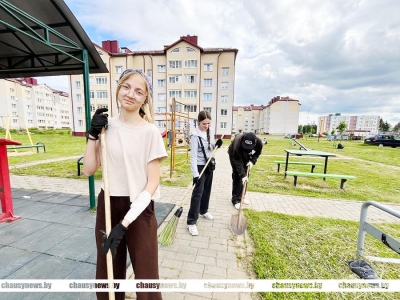 Ребята из городских школ Чаус сейчас работают в двух лагерях труда и отдыха. Чем занимаются?