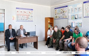 Председатель Могилевского облсельхопрода Анатолий Ланкуть встретился с коллективом ОАО &laquo;Сосновый бор г.Чаусы&raquo; &mdash; о чем шел разговор