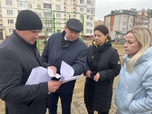 Многофункциональный спортивный комплекс появится на дворовой территории домов 10,12 по улице Азарова в Чаусах