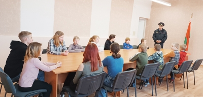 Сотрудники Чаусского отделения Департамента охраны провели для учащихся школ профориентационные мероприятия