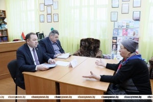 Выездной прием граждан провел Дмитрий Акулич в агрогородке Устье. Рассказываем подробности