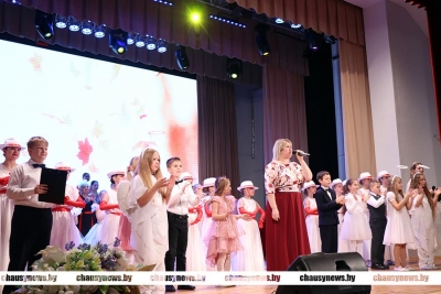 Тепло и душевно прошел концерт ко Дню матери в Чаусах