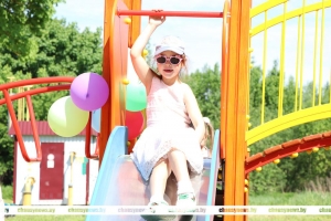 В агрогородке Войнилы Чаусского района торжественно открыли детскую игровую площадку