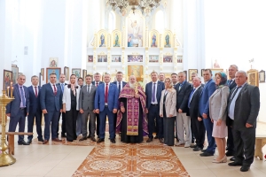 Благодарственный молебен и возложение цветов к мемориалу. Как начались “Дожинки” в Чаусах