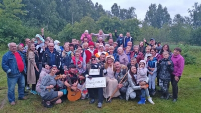 В Хацковичах Чаусского района ежегодно встречаются односельчане на празднике деревни