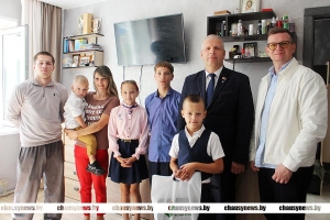 Будущие первоклассники получили подарки от Чаусского районного отделения партии &laquo;Белая Русь&raquo;